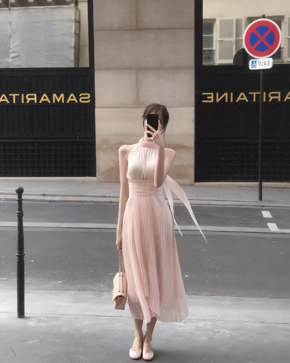 Fashionable Women's Dress 2